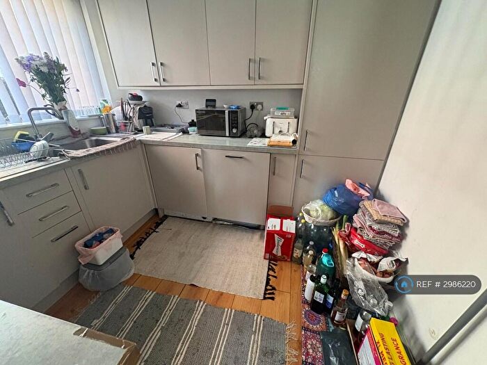 2 Bedroom Flat To Rent In Ingram Avenue, Aylesbury, HP21