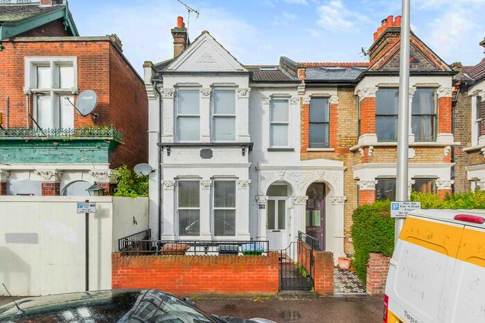 3 Bedroom Flat To Rent In Cann Hall Road, Leytonstone, London, E11