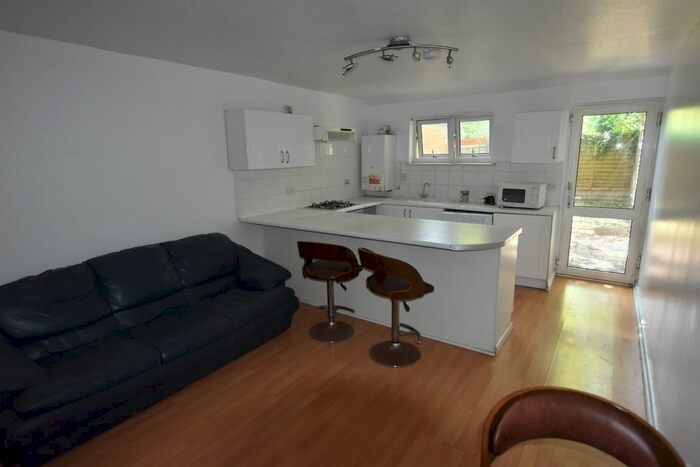 4 Bedroom Maisonette To Rent In Cardinals Way, London, N19