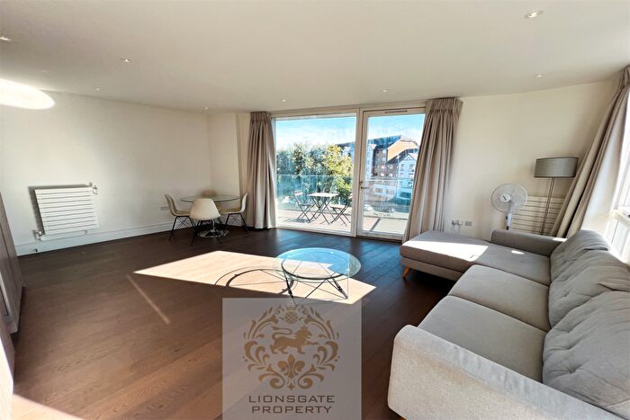 2 Bedroom Apartment To Rent In Queenshurst Square, Kingston, KT2