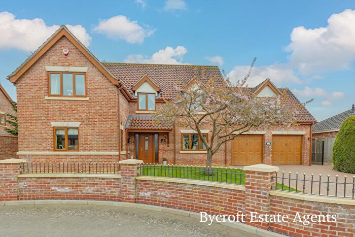 4 Bedroom Detached House For Sale In Oaklands Drive, Burgh Castle, NR31