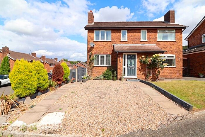 3 Bedroom Semi-Detached House For Sale In Peveril Court, Glossop, SK13