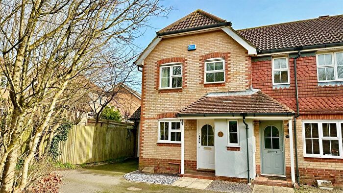 3 Bedroom Semi-detached House For Sale In Ticehurst Close, Hastings, TN35