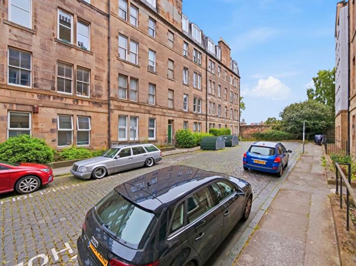 3 Bedroom Flat For Sale In / South Oxford Street, Edinburgh, EH8