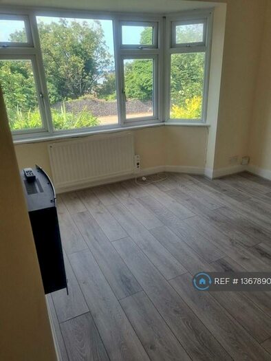 2 Bedroom Flat To Rent In London Road, Northfleet, Gravesend, DA11