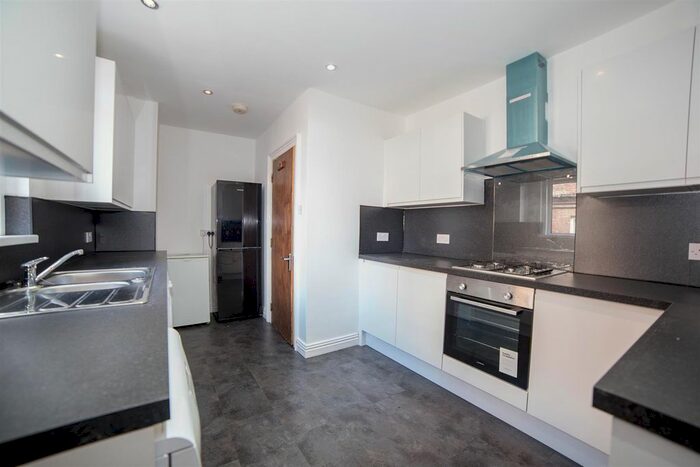 7 Bedroom Maisonette To Rent In Back Jesmond Road, Sandyford, Newcastle Upon Tyne, NE2
