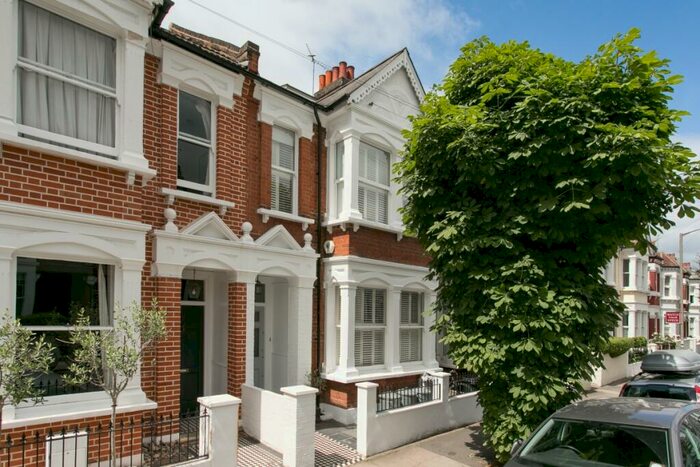 5 Bedroom Terraced House To Rent In Gayville Road London, SW11