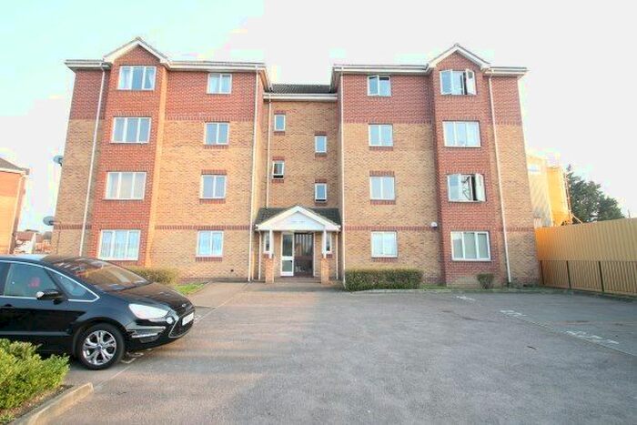 2 Bedroom Flat To Rent In Franklin Way, Croydon, CR0
