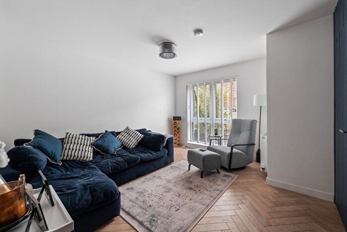 4 Bedroom Town House For Sale In Auldfield Gate, Pollokshaws, G43