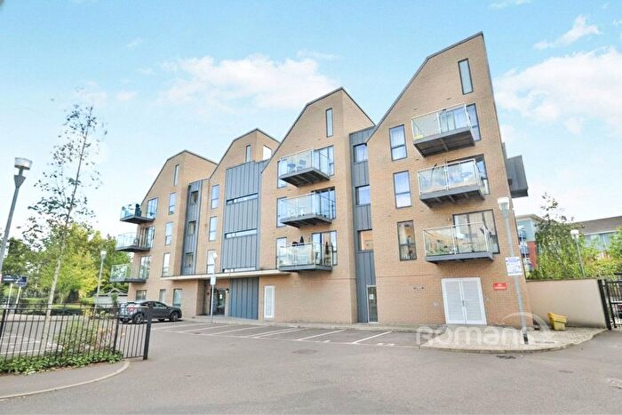 2 Bedroom Flat For Sale In Trout Road, Yiewsley, West Drayton, UB7