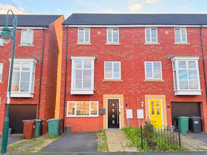 4 Bedroom Semi Detached House To Rent In Molyneux Square, Hampton Vale, Peterborough, PE7