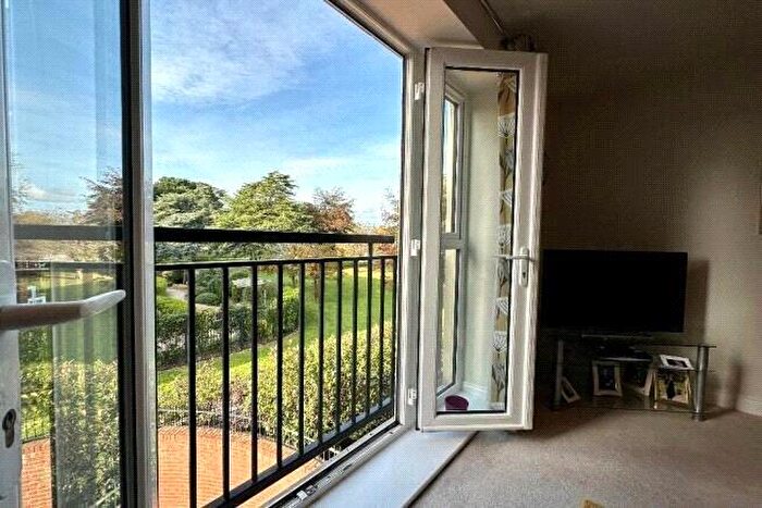 1 Bedroom Flat For Sale In Royal Close, Christchurch, Dorset, BH23