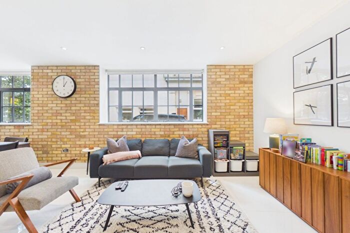 2 Bedroom Flat For Sale In Rampart Street, London, E1