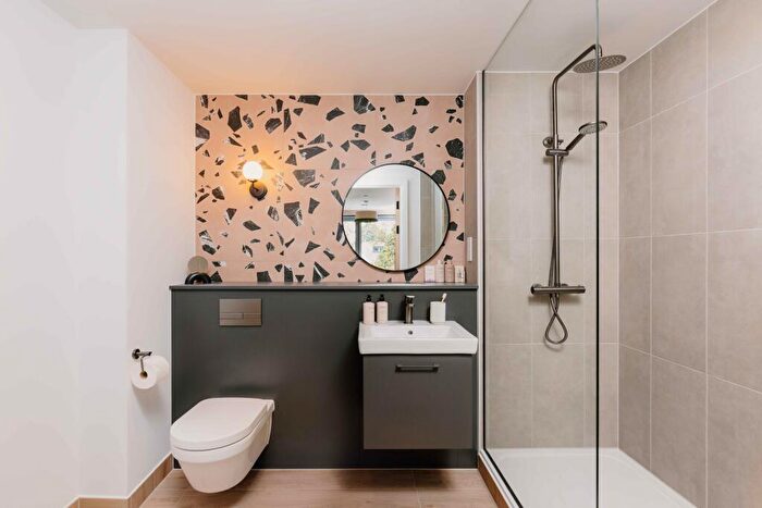 2 Bedroom Apartment To Rent In Inkwell Place, Birmingham, B16