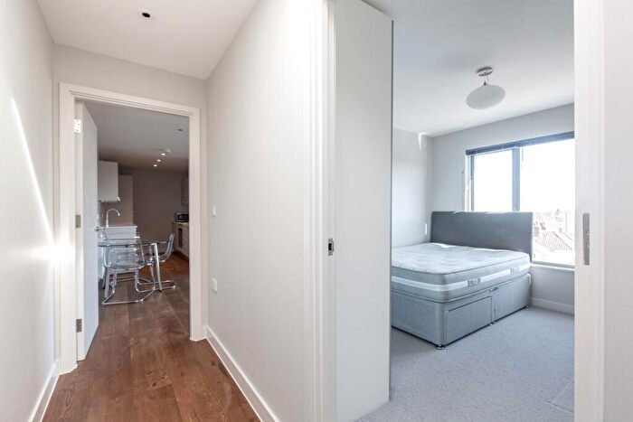 1 Bedroom Flat To Rent In Flat Ellington Court, N14
