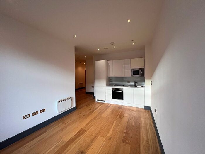 1 Bedroom Flat To Rent In Flowers Way, Luton, LU1
