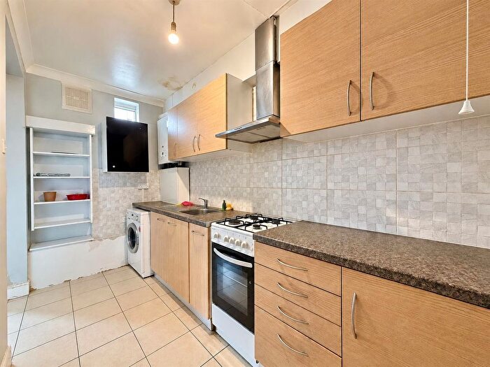4 Bedroom Terraced House To Rent In Wilton Road, Hounslow, TW4