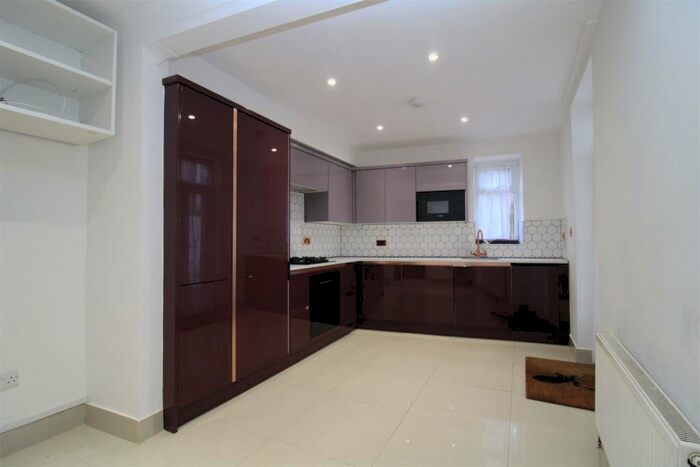 2 Bedroom Flat To Rent In Payne Avenue, Hove, BN3