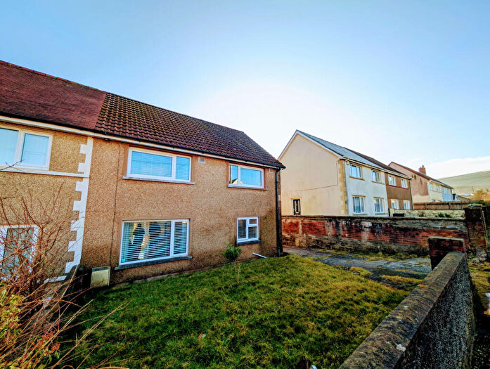 3 Bedroom Semi-Detached House For Sale In Heol Esgyn, Rhigos, CF44