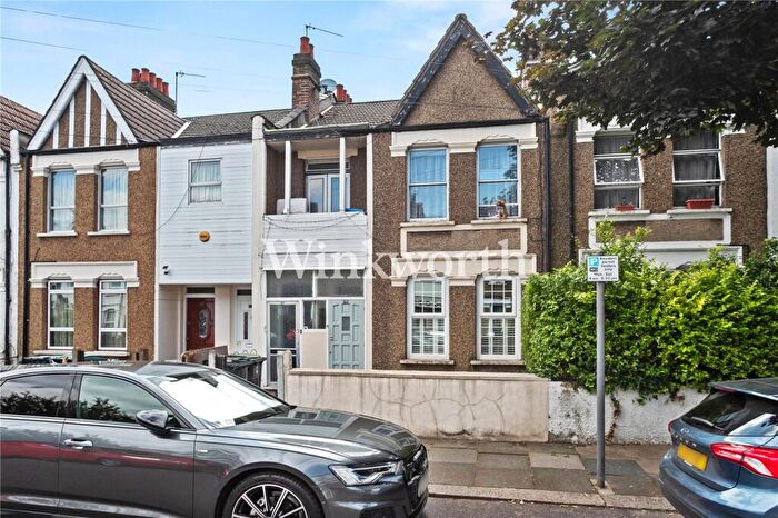 2 Bedroom Apartment To Rent In Sirdar Road, London, N22