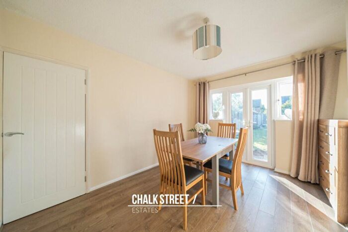3 Bedroom Terraced House For Sale In Roseberry Gardens, Upminster, RM14