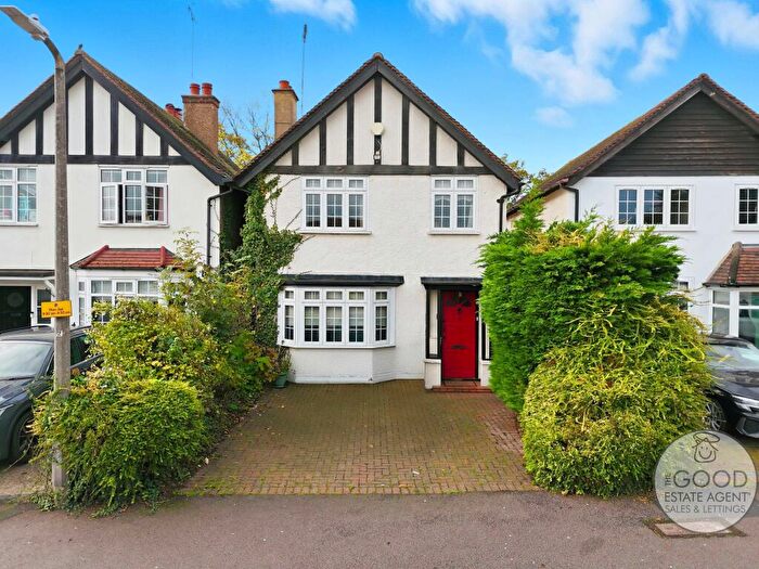 2 Bedroom Detached House For Sale In The Drive, Loughton, IG10
