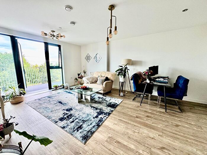 2 Bedroom Flat To Rent In London, NW10