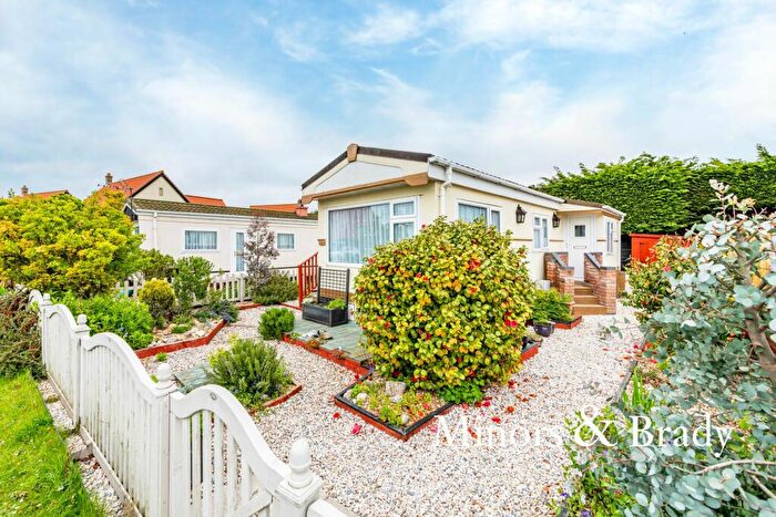 2 Bedroom Park Home For Sale In Blue Sky Close, Bradwell, NR31