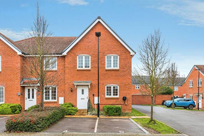 3 Bedroom Semi Detached House For Sale In Markus Avenue, Thame, OX9