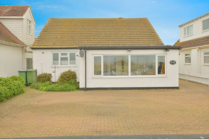 3 Bedroom Bungalow For Sale In The Parade, Greatstone, New Romney, Kent, TN28