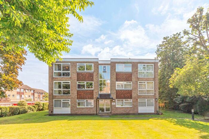 1 Bedroom Flat To Rent In Chanctonbury Gardens, Sutton, SM2