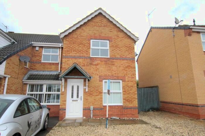 2 Bedroom Semi-Detached House To Rent In Bowmont Way, Kingswood, HU7