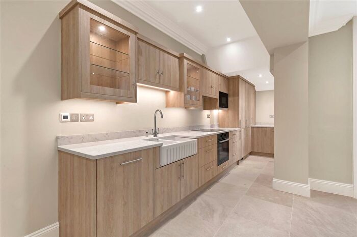 2 Bedroom Flat For Sale In Chesham Street, London, SW1X