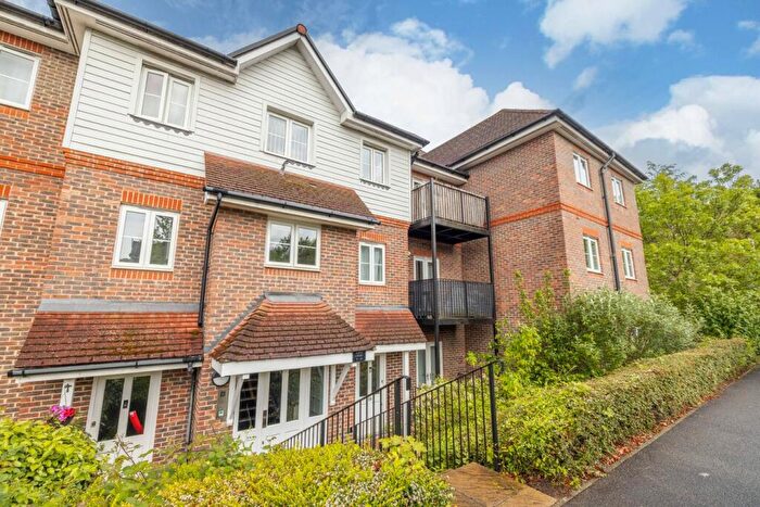2 Bedroom Apartment For Sale In Freer Crescent, High Wycombe, HP13