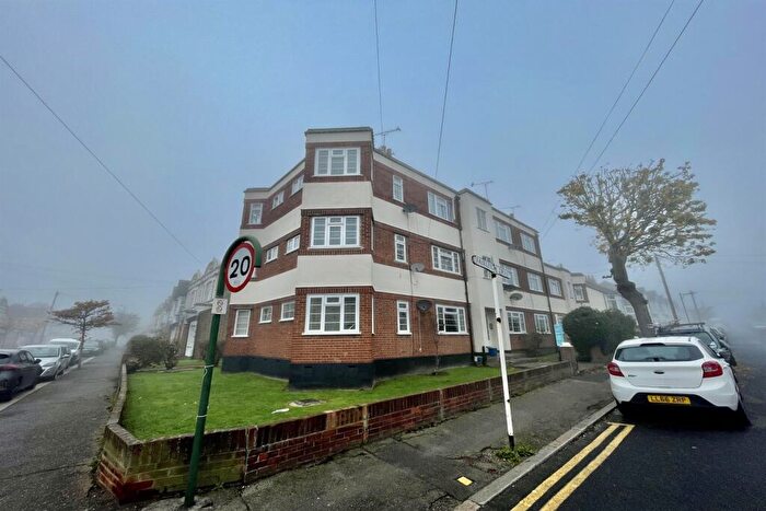 2 Bedroom Flat To Rent In Fairleigh Court, SS9