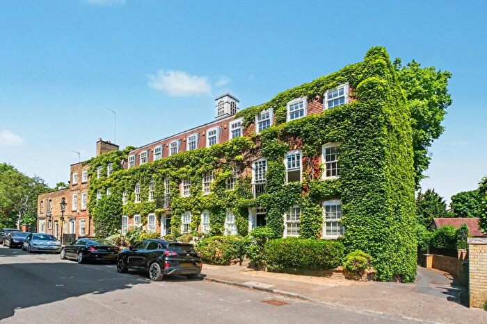 2 Bedroom Apartment For Sale In North End, London, NW3