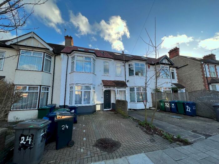 5 Bedroom Semi-Detached House To Rent In Babington Road, London, NW4