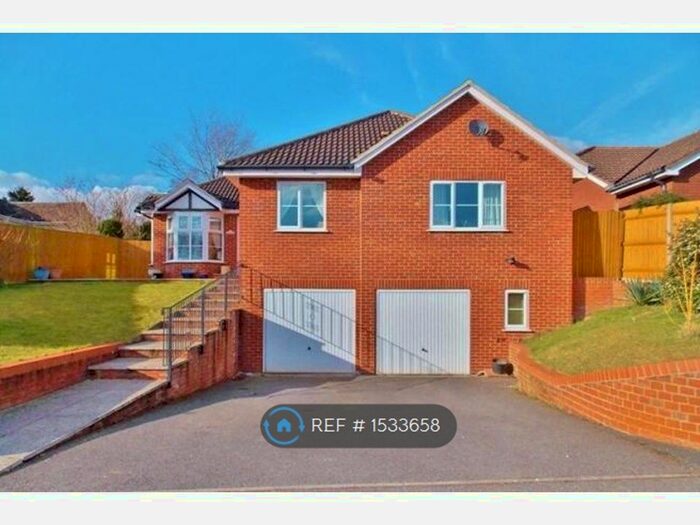 4 Bedroom Detached House To Rent In Fairway Avenue, Tilehurst, Reading, RG30