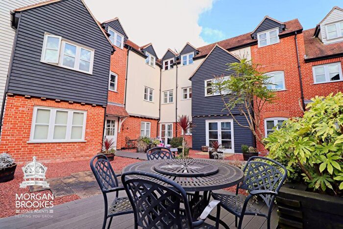 1 Bedroom Apartment For Sale In High Street, South Benfleet, SS7