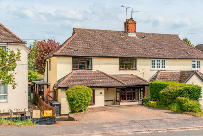 3 Bedroom Semi-Detached House For Sale In High Road, Stapleford, SG14