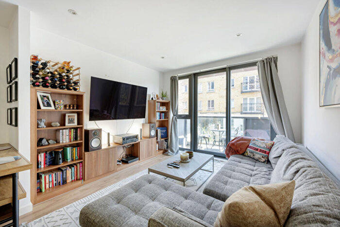 2 Bedroom Apartment For Sale In Graciosa Court, Harford Street, London, E1
