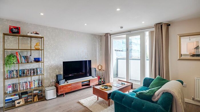 1 Bedroom Flat For Sale In Queensbury House, London, E14