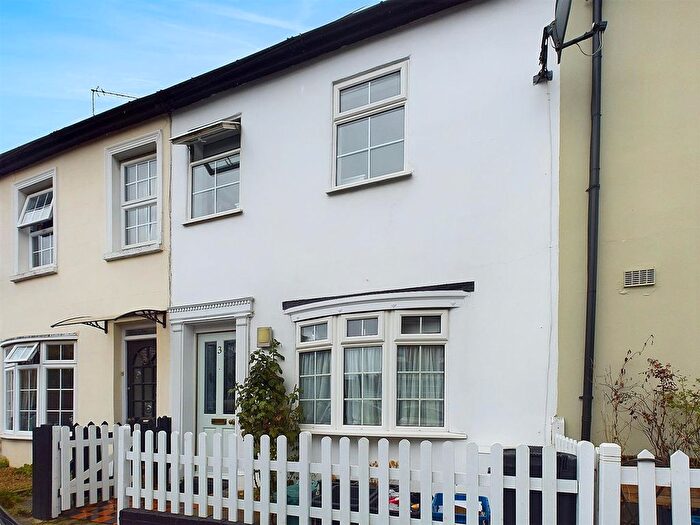 2 Bedroom Cottage To Rent In Chestnut Road, Twickenham, TW2