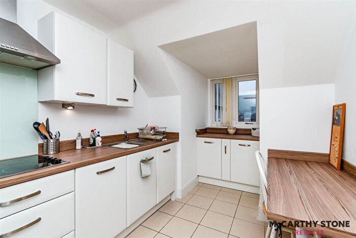 1 Bedroom Flat For Sale In Algar Court, Penn Road, Wolverhampton, WV4