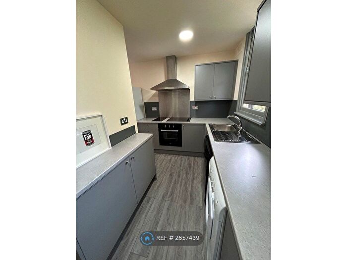 7 Bedroom Flat To Rent In Waterloo Crescent, Nottingham, NG7