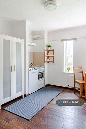 Studio To Rent In Mapesbury Lodge, London, NW2