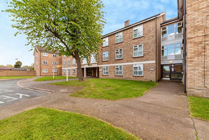 2 Bedroom Flat For Sale In Harrington Court, Hertford Heath, Hertford, SG13