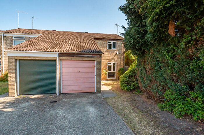 3 Bedroom Semi-Detached House For Sale In Liscombe, Bracknell, Berkshire, RG12