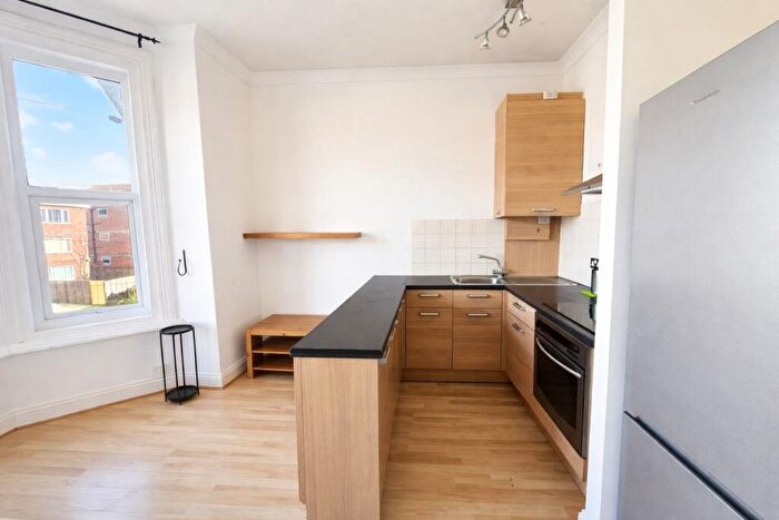1 Bedroom Flat To Rent In Hill Lane, Southampton, SO15