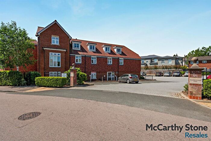 2 Bedroom Flat For Sale In Southborough Gate, Pinewood Gardens, Tunbridge Wells, TN4